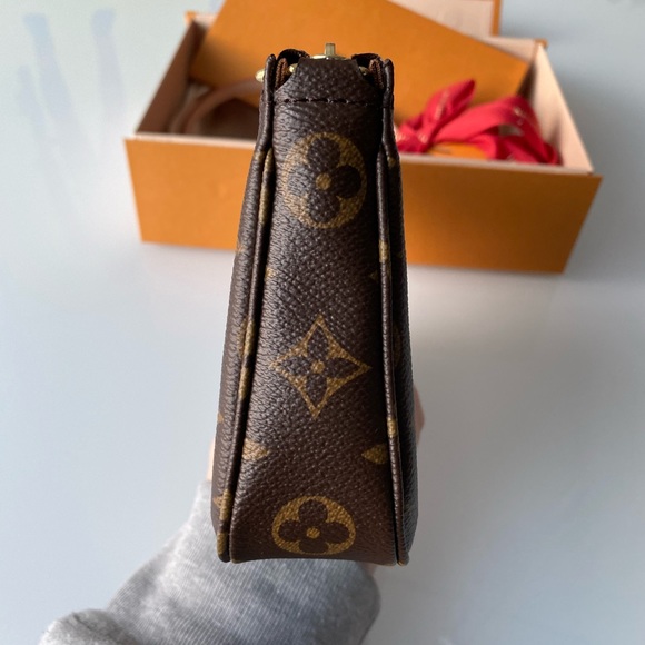 SOLD ❌ Louis Vuitton Pochette Accessoires - Picture 4 of 10